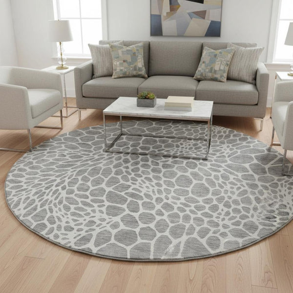 HomeRoots 8' Gray And Ivory Geometric Round Rug - Washable, UV Protected, Family-Friendly Design for Modern Spaces 673052