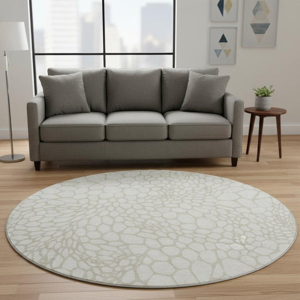 HomeRoots 8' Ivory and Beige Geometric Round Rug - Washable, UV-Protected, Stylish & Durable for High Traffic Areas 673058