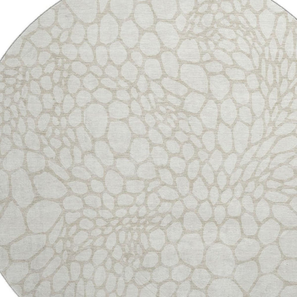 HomeRoots 8' Ivory and Beige Geometric Round Rug - Washable, UV-Protected, Stylish & Durable for High Traffic Areas 673058