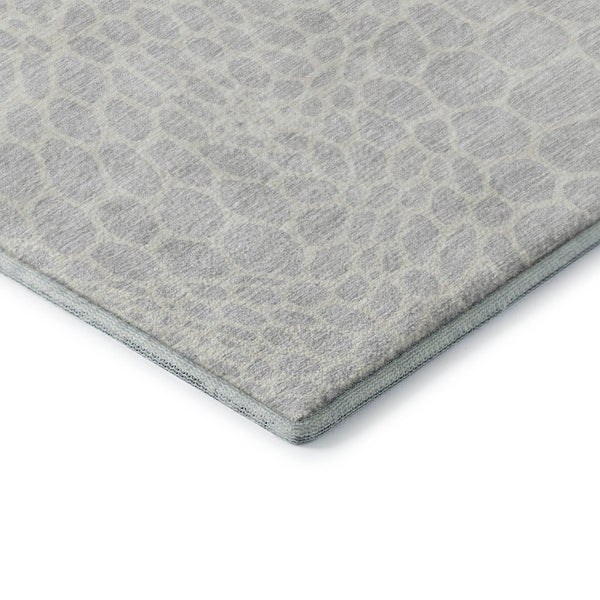 HomeRoots 8' X 10' Silver And Ivory Geometric Area Rug - Washable, Stain-Resistant, UV Protected Elegance 673095