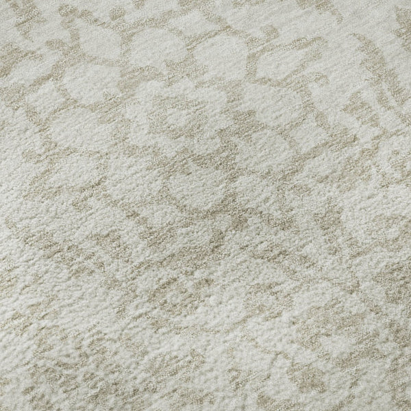 HomeRoots 8' Ivory and Beige Damask Round Rug - Washable, UV Protected, Stain-Resistant for Busy Homes 673136
