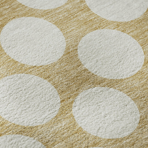 HomeRoots 8' Gold and Ivory Polka Dot Washable Round Rug – Durable, UV-Protected, Perfect for Any Space! 673198
