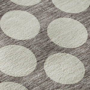 HomeRoots 8' Stylish Taupe & Ivory Polka Dot Washable Round Rug - Durable, UV Protected, Perfect for Families! 673252