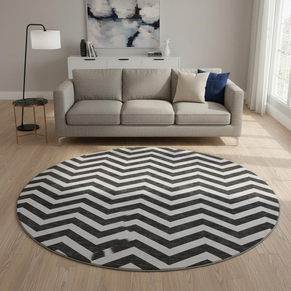 HomeRoots 8' Black and Ivory Chevron Washable Round Rug - Durable, UV-Protected, Stylish for High-Traffic Areas 673276