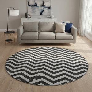 HomeRoots 8' Black and Ivory Chevron Washable Round Rug - Durable, UV-Protected, Stylish for High-Traffic Areas 673276