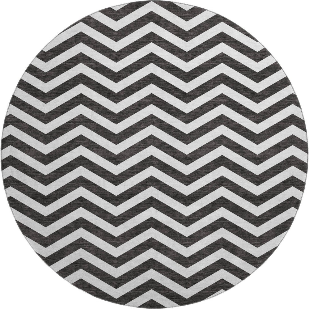 HomeRoots 8' Black and Ivory Chevron Washable Round Rug - Durable, UV-Protected, Stylish for High-Traffic Areas 673276