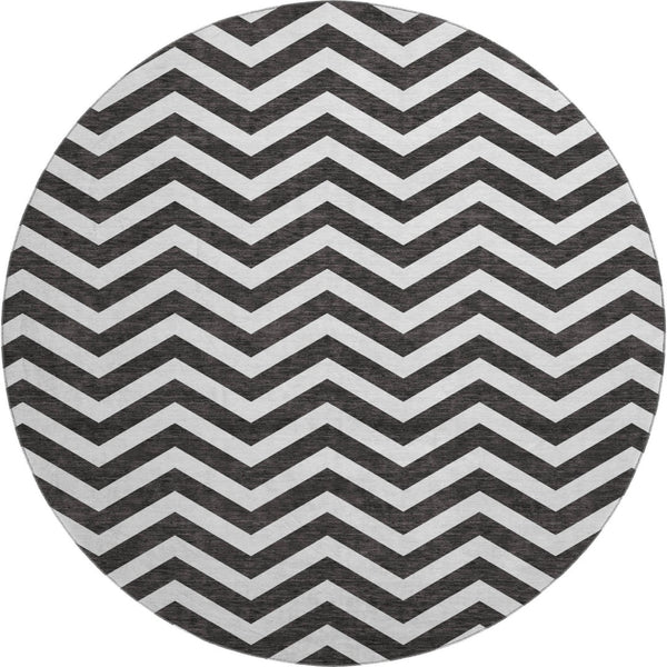 HomeRoots 8' Black and Ivory Chevron Washable Round Rug - Durable, UV-Protected, Stylish for High-Traffic Areas 673276