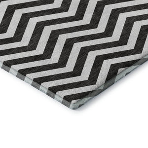 HomeRoots 8' Black and Ivory Chevron Washable Round Rug - Durable, UV-Protected, Stylish for High-Traffic Areas 673276