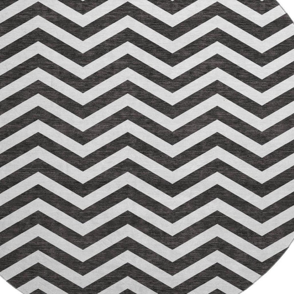 HomeRoots 8' Black and Ivory Chevron Washable Round Rug - Durable, UV-Protected, Stylish for High-Traffic Areas 673276