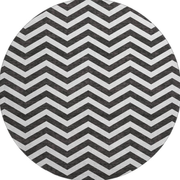 HomeRoots 8' Black and Ivory Chevron Washable Round Rug - Durable, UV-Protected, Stylish for High-Traffic Areas 673276