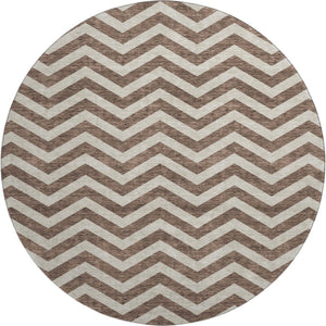 HomeRoots 8' Brown and Beige Chevron Washable Round Rug - Durable, UV Protected, Modern Design for Any Room 673282