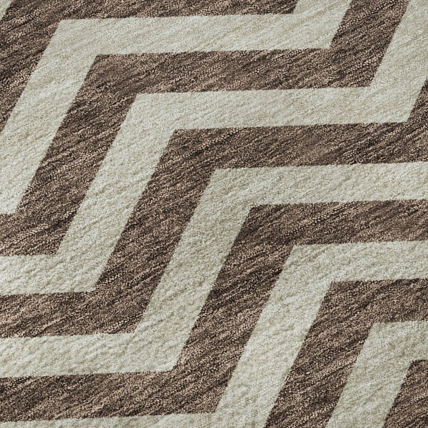 HomeRoots 8' Brown and Beige Chevron Washable Round Rug - Durable, UV Protected, Modern Design for Any Room 673282