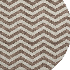 HomeRoots 8' Brown and Beige Chevron Washable Round Rug - Durable, UV Protected, Modern Design for Any Room 673282