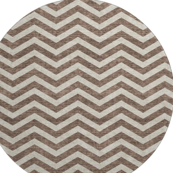 HomeRoots 8' Brown and Beige Chevron Washable Round Rug - Durable, UV Protected, Modern Design for Any Room 673282