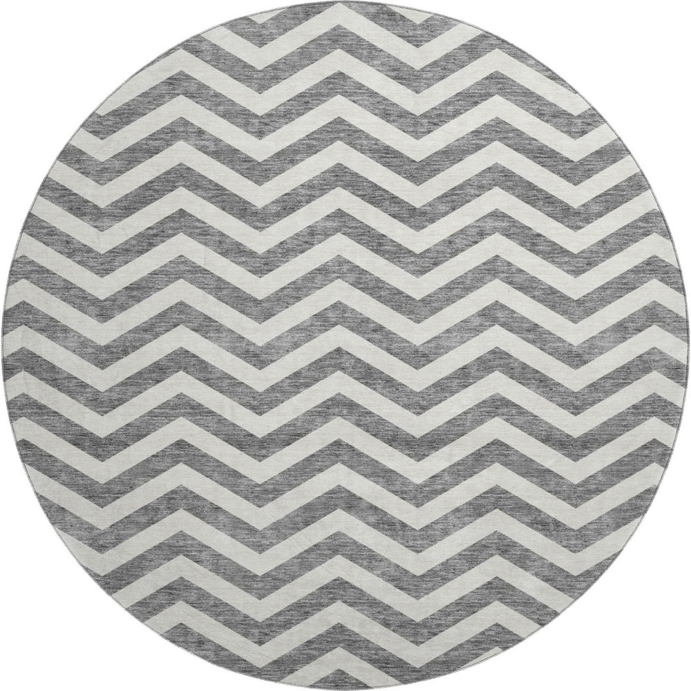 HomeRoots 8' Gray And Ivory Chevron Round Rug - Washable, UV-Protected, Stylish & Durable for Modern Spaces 673288