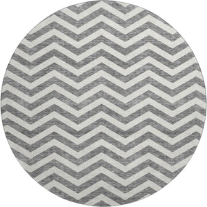 HomeRoots 8' Gray And Ivory Chevron Round Rug - Washable, UV-Protected, Stylish & Durable for Modern Spaces 673288