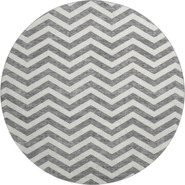 HomeRoots 8' Gray And Ivory Chevron Round Rug - Washable, UV-Protected, Stylish & Durable for Modern Spaces 673288