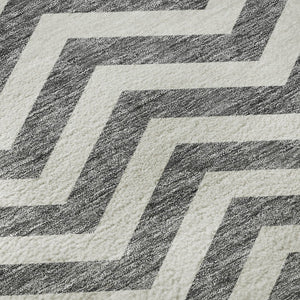 HomeRoots 8' Gray And Ivory Chevron Round Rug - Washable, UV-Protected, Stylish & Durable for Modern Spaces 673288