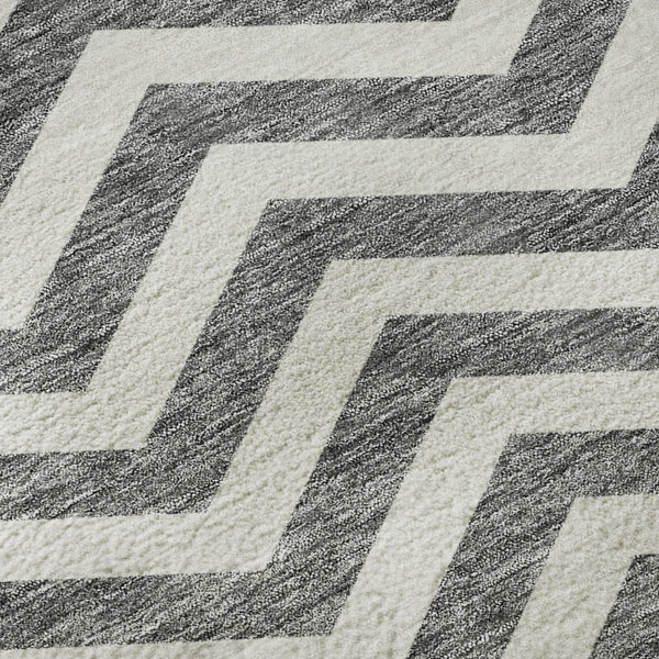 HomeRoots 8' Gray And Ivory Chevron Round Rug - Washable, UV-Protected, Stylish & Durable for Modern Spaces 673288