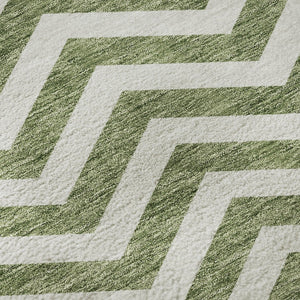 HomeRoots 8' Green and Ivory Chevron Washable Round Rug - UV Protected, Durable, Stylish for Home & Patio 673294