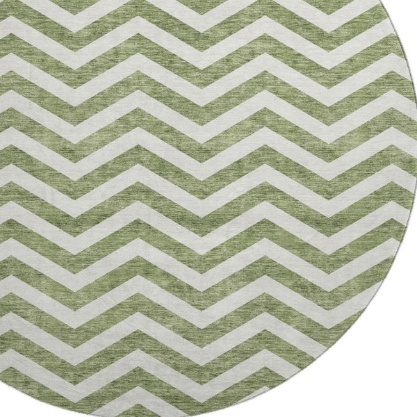 HomeRoots 8' Green and Ivory Chevron Washable Round Rug - UV Protected, Durable, Stylish for Home & Patio 673294