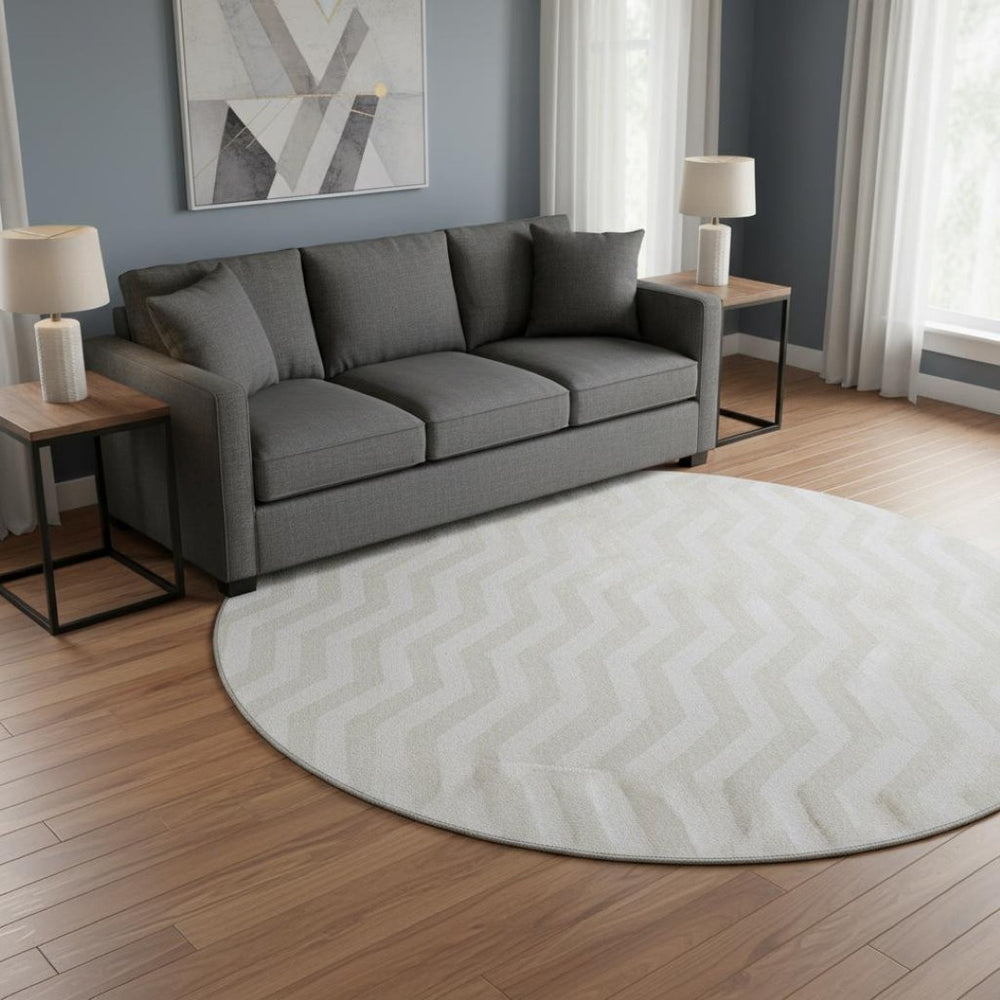 HomeRoots 8' Ivory and Beige Chevron Round Rug - Washable, Stain-Resistant with UV Protection for Active Homes 673300