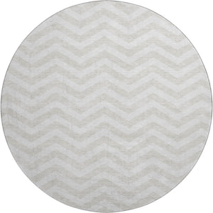 HomeRoots 8' Ivory and Beige Chevron Round Rug - Washable, Stain-Resistant with UV Protection for Active Homes 673300