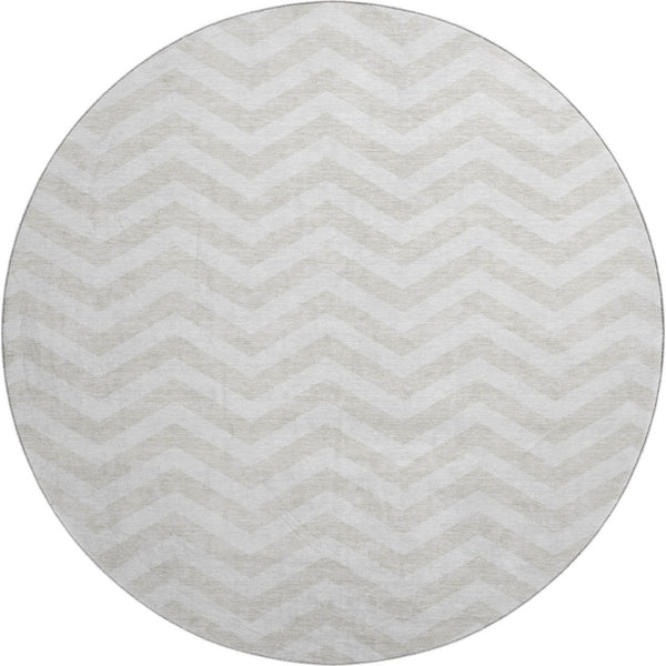 HomeRoots 8' Ivory and Beige Chevron Round Rug - Washable, Stain-Resistant with UV Protection for Active Homes 673300