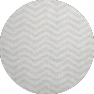 HomeRoots 8' Ivory and Beige Chevron Round Rug - Washable, Stain-Resistant with UV Protection for Active Homes 673300