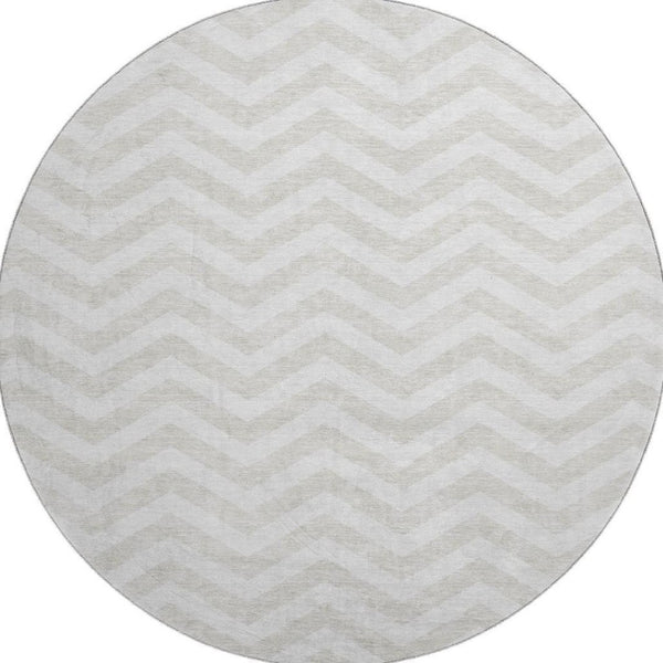 HomeRoots 8' Ivory and Beige Chevron Round Rug - Washable, Stain-Resistant with UV Protection for Active Homes 673300