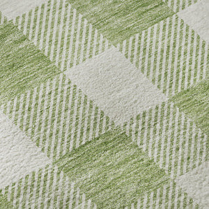 HomeRoots 8' Artichoke Green & Ivory Plaid Washable Round Rug with UV Protection for Stylish, Busy Homes 673342