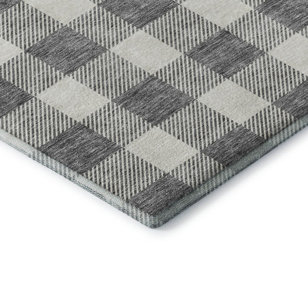 HomeRoots 8' Gray and Ivory Plaid Washable Round Rug - Durable, UV-Protected, Perfect for Modern & Traditional Decor 673372