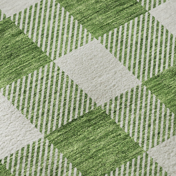HomeRoots 8' Green And Ivory Plaid Round Rug – Durable, Washable, UV-Protected for Family-Friendly Living Spaces 673378