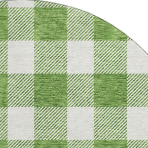 HomeRoots 8' Green And Ivory Plaid Round Rug – Durable, Washable, UV-Protected for Family-Friendly Living Spaces 673378