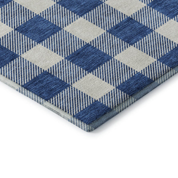 HomeRoots 8' Navy Blue and Ivory Plaid Washable Round Rug – UV Protected, Stain Resistant for Family Spaces 673390