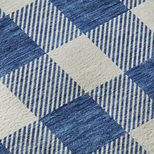 HomeRoots 8' Navy Blue and Ivory Plaid Washable Round Rug – UV Protected, Stain Resistant for Family Spaces 673390