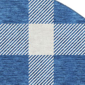 HomeRoots 8' Navy Blue and Ivory Plaid Washable Round Rug – UV Protected, Stain Resistant for Family Spaces 673390