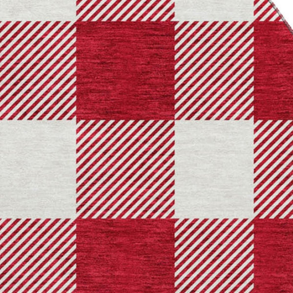 HomeRoots 8' Red and Ivory Plaid Washable Round Rug – Durable, UV Protected, Stain Resistant for Timeless Style 673408