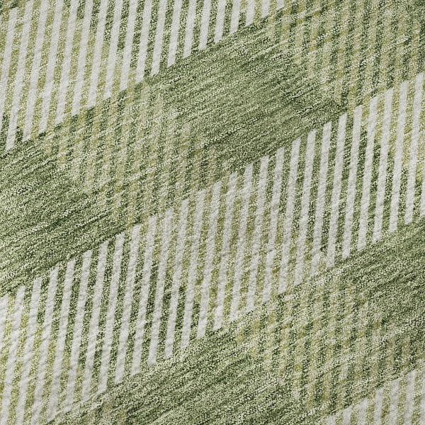 HomeRoots 8' Green And Ivory Plaid Round Rug – Washable, UV-Protected, Stain-Resistant for Family Living Spaces 673462
