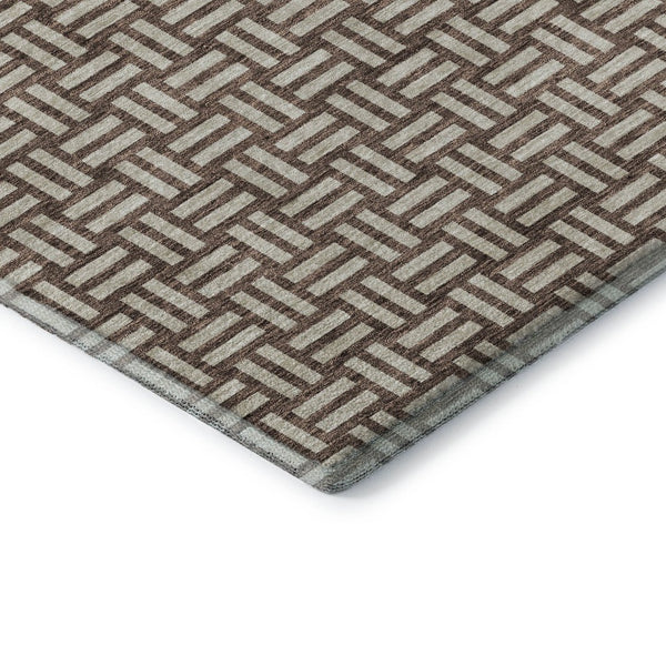 HomeRoots 8' Brown and Beige Abstract Geometric Round Rug – Washable, UV Protected, Perfect for Any Space! 673516