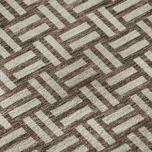HomeRoots 8' Brown and Beige Abstract Geometric Round Rug – Washable, UV Protected, Perfect for Any Space! 673516
