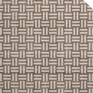 HomeRoots 8' Brown and Beige Abstract Geometric Round Rug – Washable, UV Protected, Perfect for Any Space! 673516
