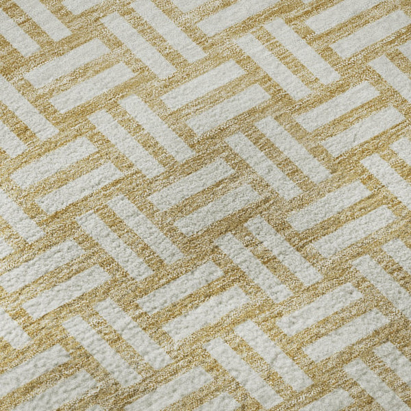 HomeRoots 8' Gold and Ivory Abstract Geometric Round Rug - Washable, UV-Protected, Ideal for Modern Spaces 673528