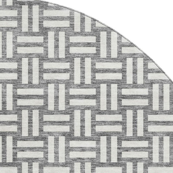 HomeRoots 8' Gray and Ivory Abstract Geometric Washable Round Rug - Stylish, Durable, UV-Protected Design! 673534