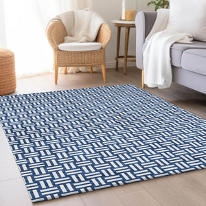 HomeRoots 5' Navy Blue & Ivory Abstract Geometric Area Rug - Washable, UV-Protected, Stain-Resistant Design! 673551