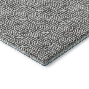 HomeRoots 8' Gray And Ivory Geometric Round Rug - Washable, UV Protected, Perfect for High-Traffic Spaces 673624