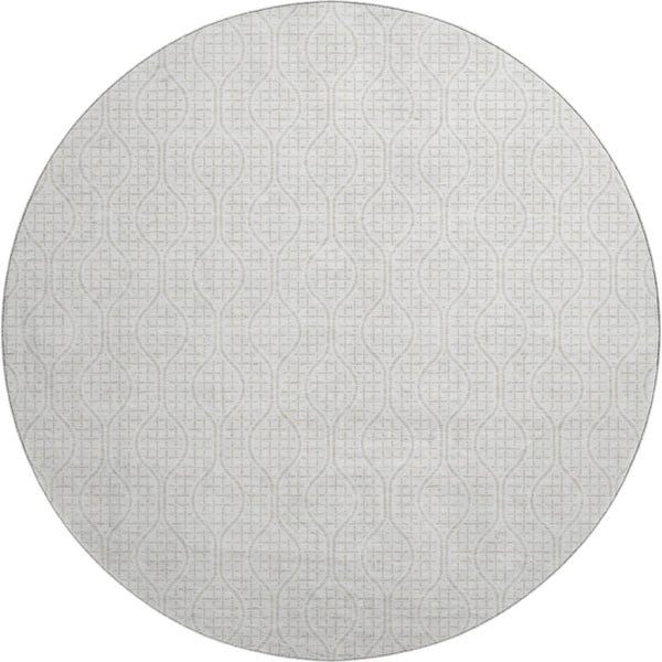 HomeRoots 8' Ivory and Beige Geometric Round Rug - Washable, UV-Protected, Perfect for High-Traffic Areas! 673636