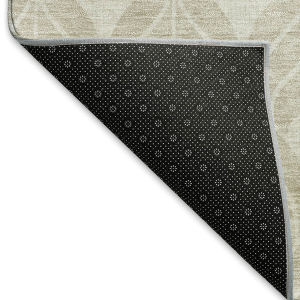 HomeRoots 8' Beige and Ivory Geometric Round Rug – Washable, UV Protected, Durable for High-Traffic Spaces! 673684