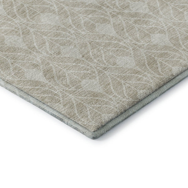 HomeRoots 8' Beige and Ivory Geometric Round Rug – Washable, UV Protected, Durable for High-Traffic Spaces! 673684