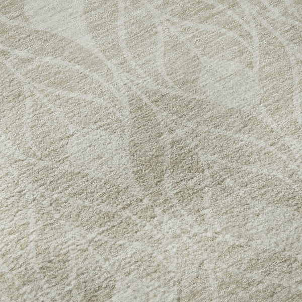 HomeRoots 8' Beige and Ivory Geometric Round Rug – Washable, UV Protected, Durable for High-Traffic Spaces! 673684